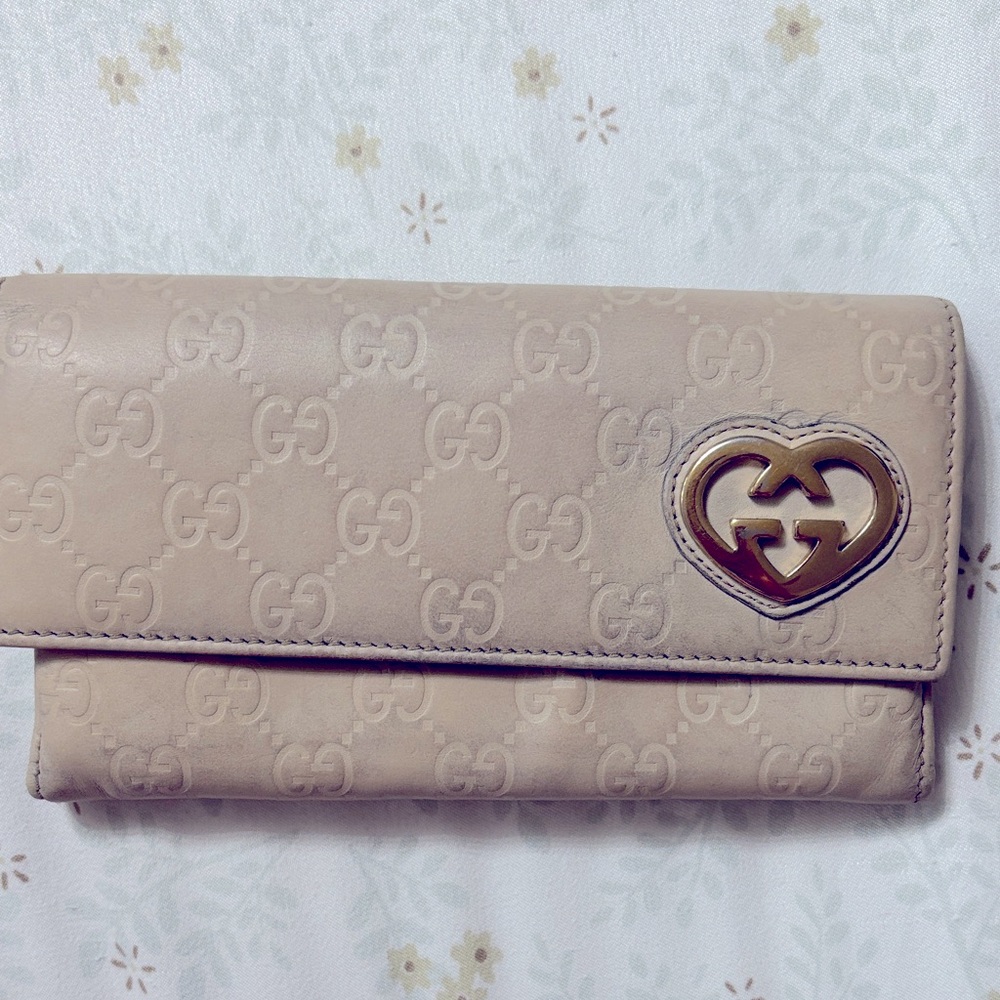 Gucci Beige Wallet with Heart Emblem